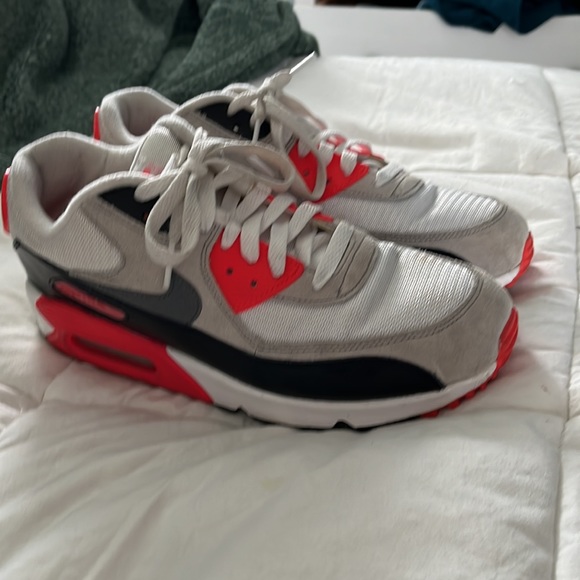 worn once, price negotiable - Picture 2 of 4